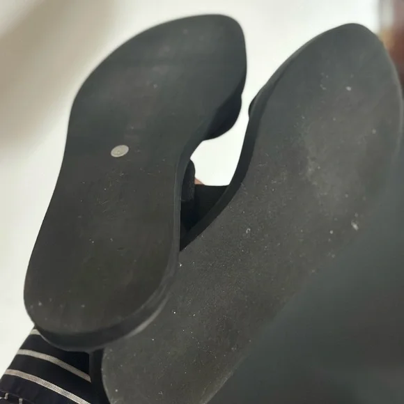 NEOUS black ogma flat sandals - Picture 2 of 7